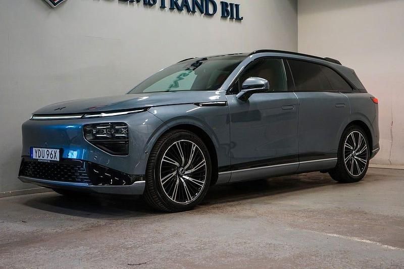 Begagnad XPENG G9 405 kW (551 HK) 2023 Grå SUV
