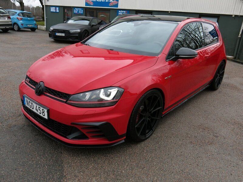 Flerfärgad Begagnad 2017 VW Golf VII GTI Clubsport Halvkombi | 259 900 kr (Lite dyr) - Bild 1/4