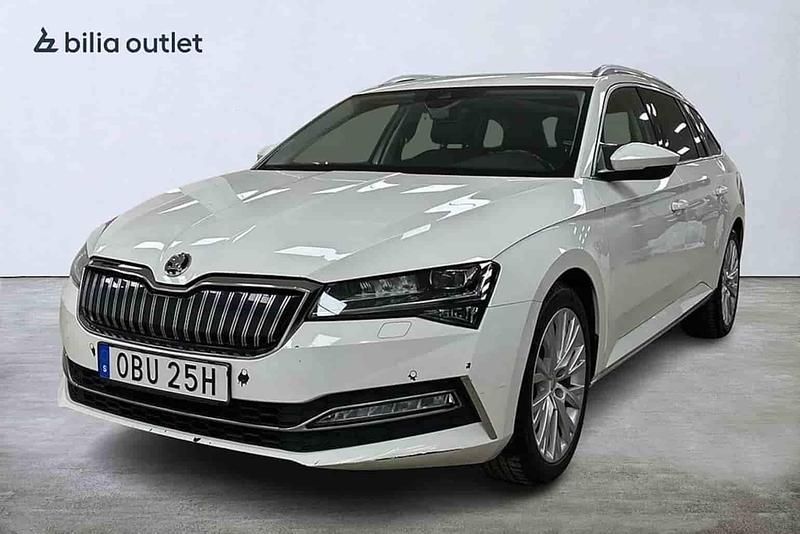 Vit Begagnad 2021 Skoda Superb Kombi | 269 000 kr (Marknadspris) - Bild 1/1