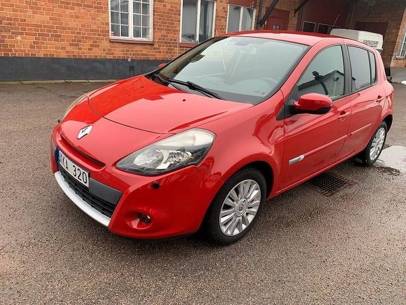 Begagnad Renault Clio IV 75 HK (55 kW) 2013 Halvkombi