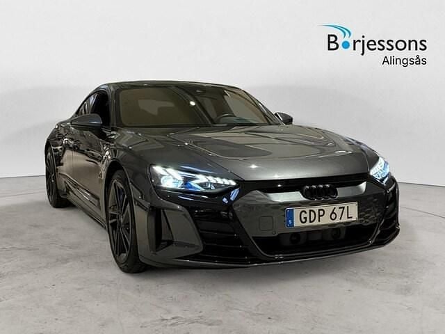 Daytonagrå pärleffekt Begagnad 2023 Audi e-tron GT quattro Premium Sedan | 699 900 kr (Bra pris) - Bild 1/4