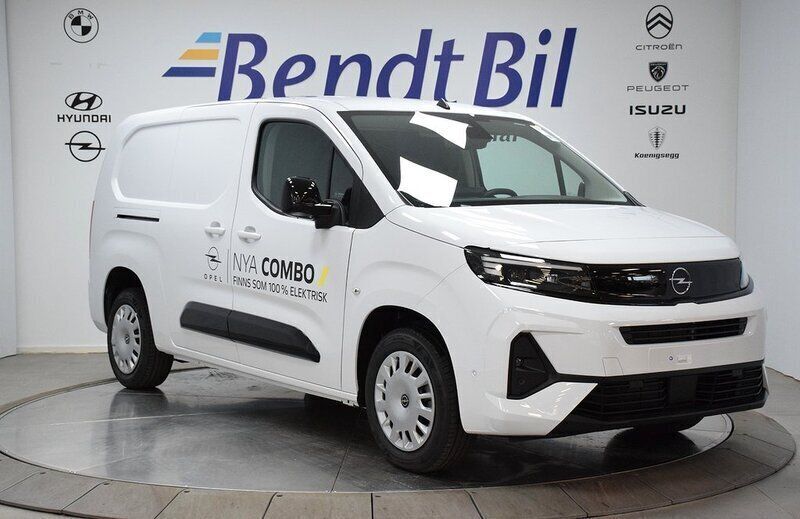 Vit Ny 2024 Opel Combo Elite Minibuss | 387 375 kr (Marknadspris) - Bild 1/3
