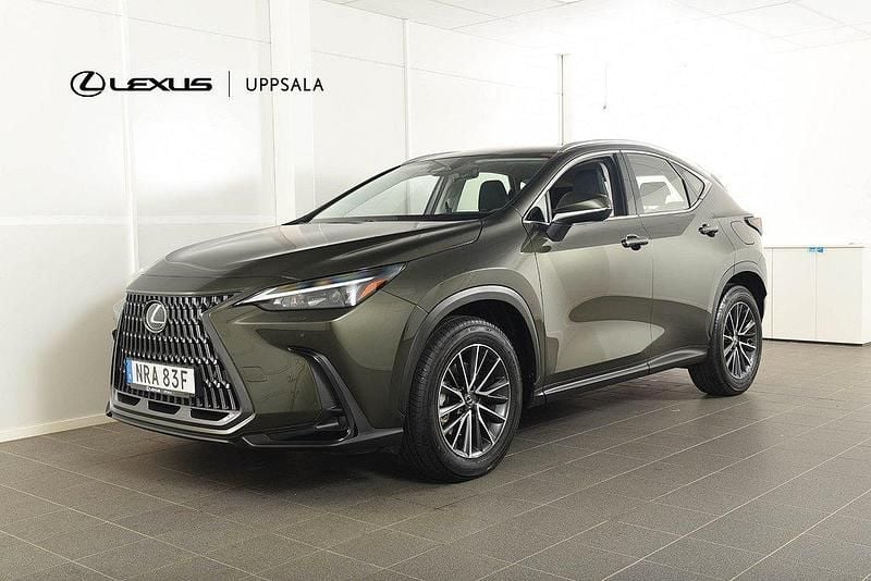 Grön Begagnad 2024 Lexus NX350h SUV | 449 900 kr (Marknadspris) - Bild 1/4