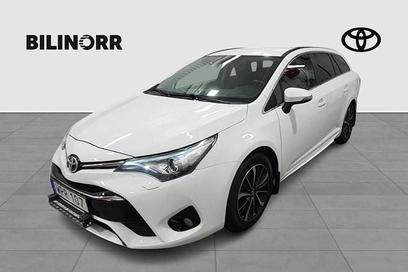 Vit Begagnad 2018 Toyota Avensis Touch Kombi | 169 900 kr (Marknadspris) - Bild 1/4