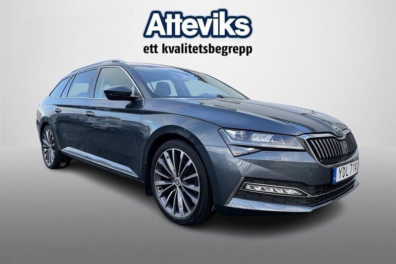 Mörkgrå Begagnad 2019 Skoda Superb LAURIN & KLEMENT Kombi | 254 900 kr (Marknadspris) - Bild 1/4