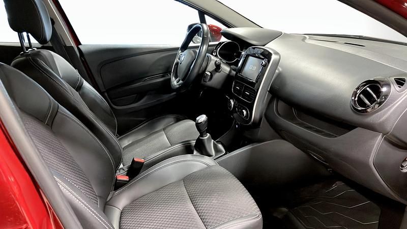 Begagnad Renault Clio IV 90 HK (66 kW) 2018 Röd Halvkombi