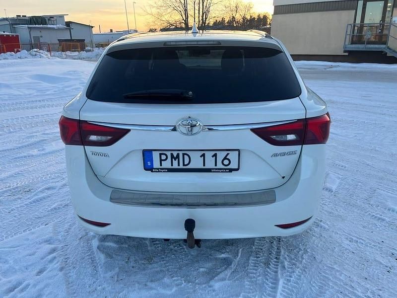 Begagnad Toyota Avensis Active 143 HK (105 kW) 2016 Vit Kombi