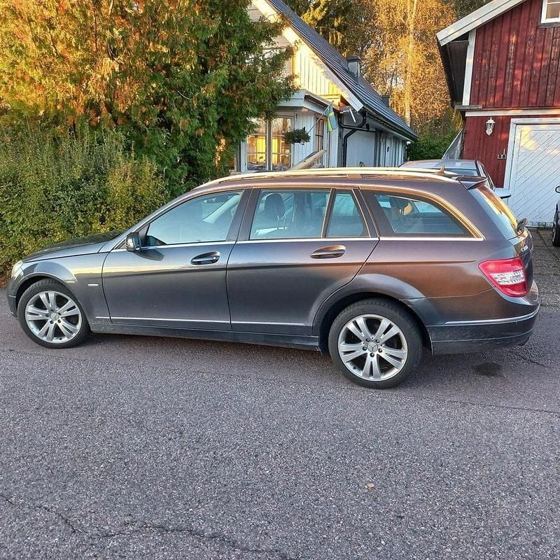 Grå Begagnad 2009 Mercedes C180 Avantgarde Kombi | 39 995 kr (Superpris) - Bild 1/4