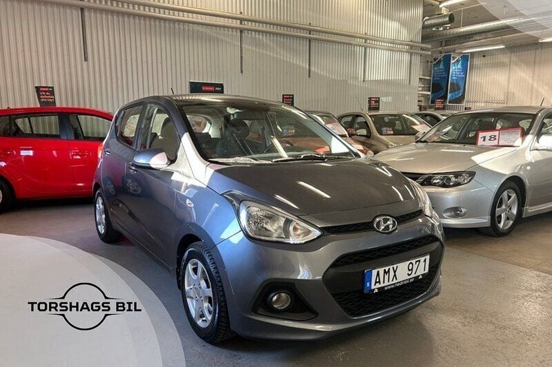 Mörkgrå Begagnad 2013 Hyundai i10 Halvkombi | 49 900 kr (Marknadspris) - Bild 1/4