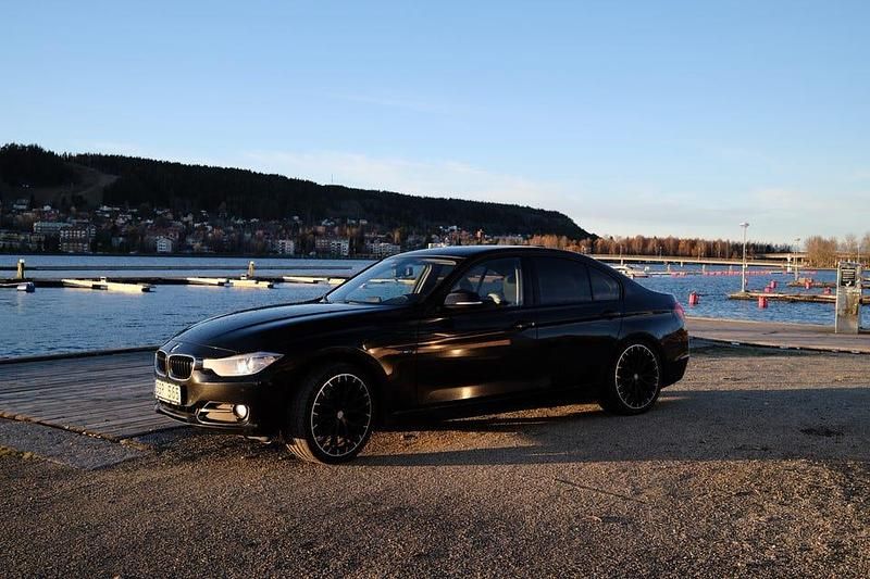 Begagnad 2012 BMW 320 Sedan | 115 000 kr (Bra pris) - Bild 1/4