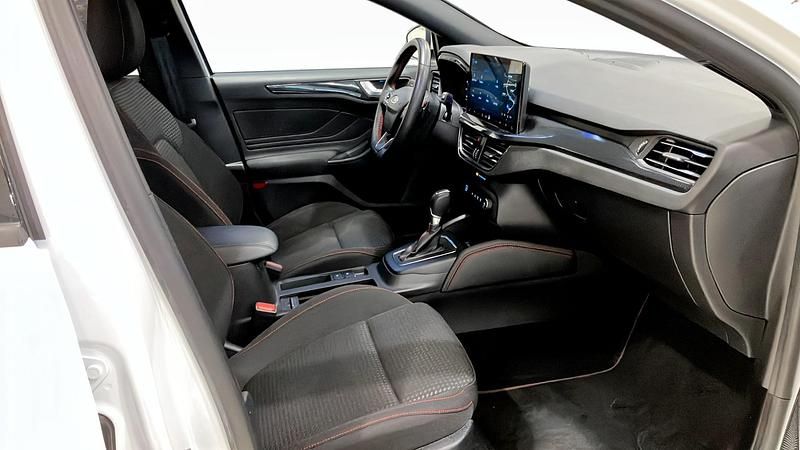 Begagnad Ford Focus ST-Line X 155 HK (114 kW) 2022 Vit Kombi