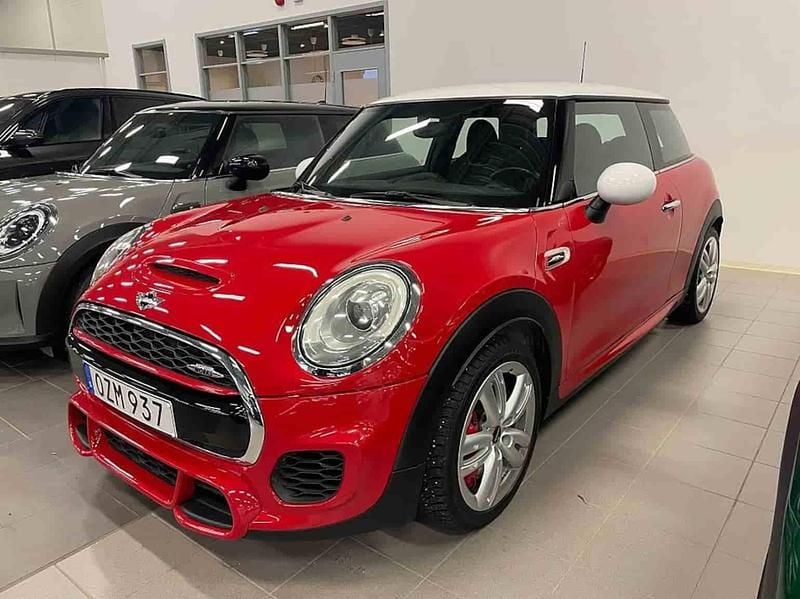 Röd Begagnad 2017 Mini John Cooper Works Halvkombi | 199 000 kr - Bild 1/1