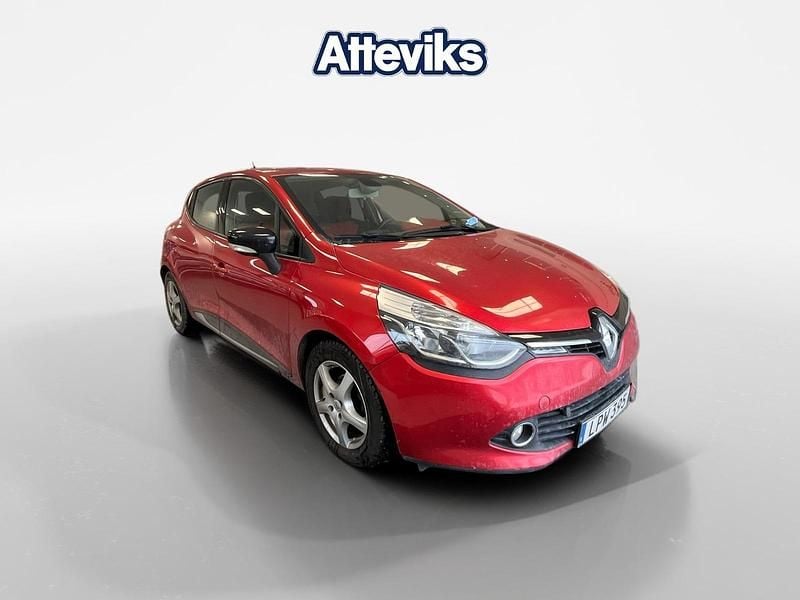 Röd Begagnad 2012 Renault Clio IV Halvkombi | 48 000 kr (Marknadspris) - Bild 1/4