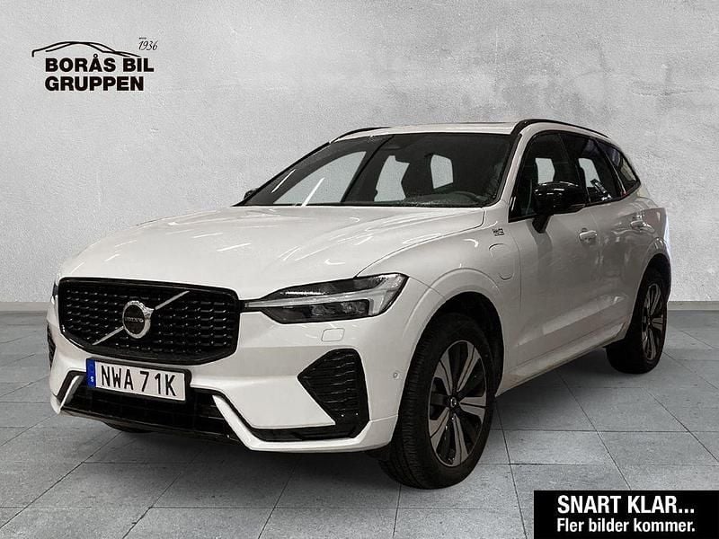 Vit Begagnad 2025 Volvo XC60 Plus SUV | 549 000 kr (Marknadspris) - Bild 1/2