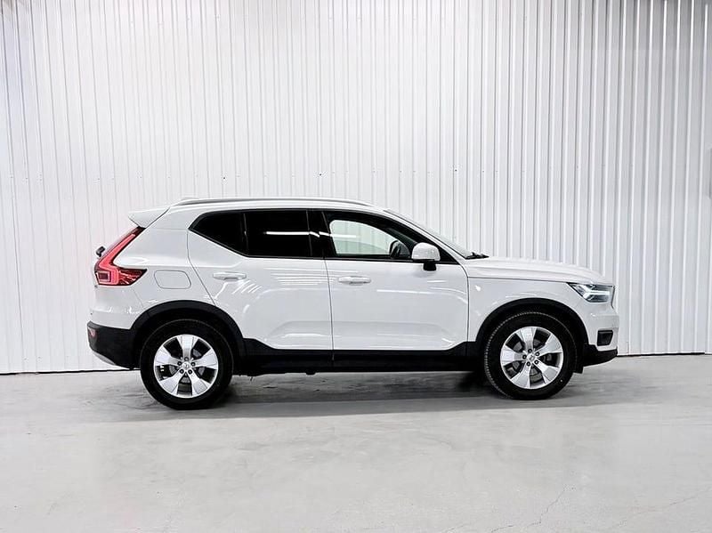 Begagnad Volvo XC40 Momentum 150 HK (110 kW) 2019 Vit SUV
