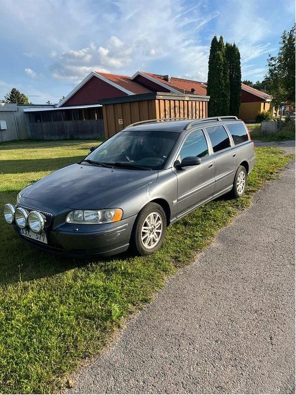 Grå Begagnad 2006 Volvo V70 Business Edition Kombi | 28 000 kr (Marknadspris) - Bild 1/4