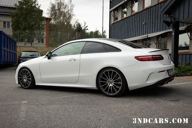 Begagnad Mercedes E400 AMG line 334 HK (245 kW) 2017 Vit Sportkupé