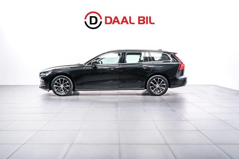 Svart Begagnad 2021 Volvo V60 Momentum Kombi | 299 700 kr (Bra pris) - Bild 1/4
