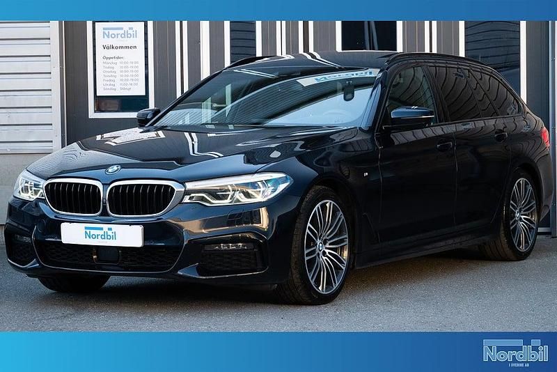 Svart Begagnad 2018 BMW 520 Comfort Edition Kombi | 289 800 kr - Bild 1/4