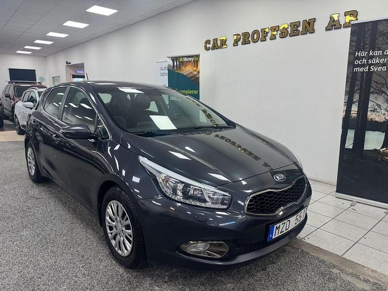 Grå Begagnad 2013 Kia Ceed Comfort Halvkombi | 54 900 kr (Bra pris) - Bild 1/4