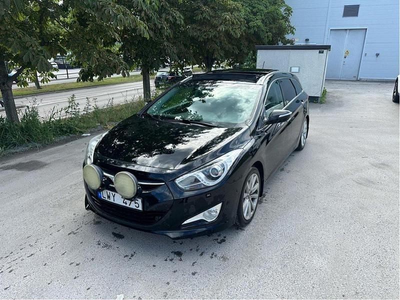Svart Begagnad 2012 Hyundai i40 Kombi | 49 500 kr (Bra pris) - Bild 1/4