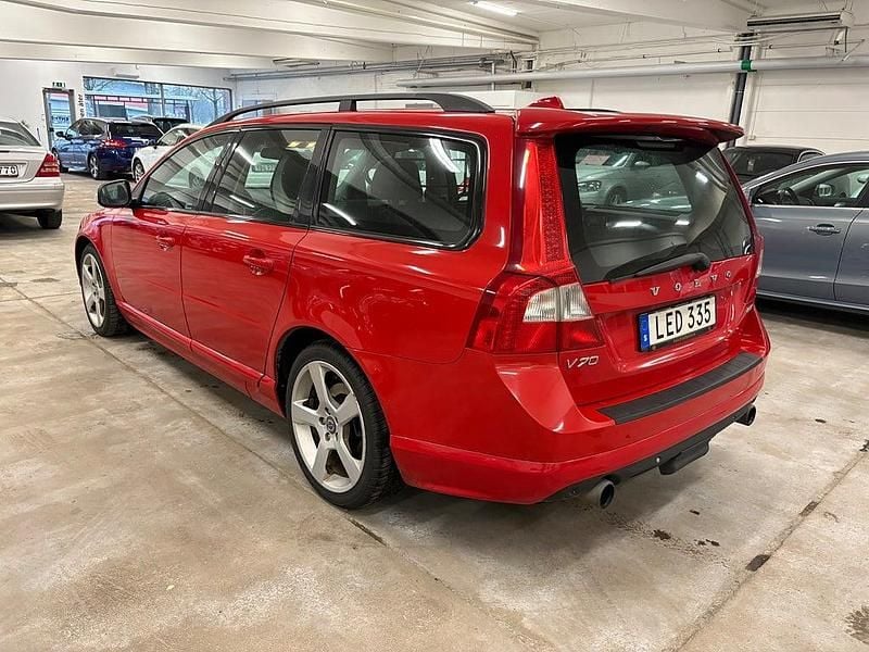 Begagnad Volvo V70 R-Design 231 HK (169 kW) 2010 Röd Kombi