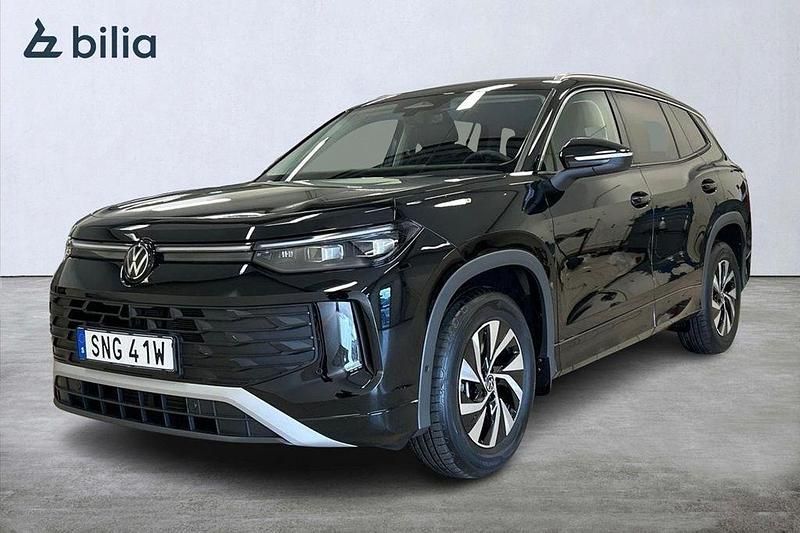 Svart Ny 2025 VW Tayron Life SUV | 529 800 kr (Marknadspris) - Bild 1/4