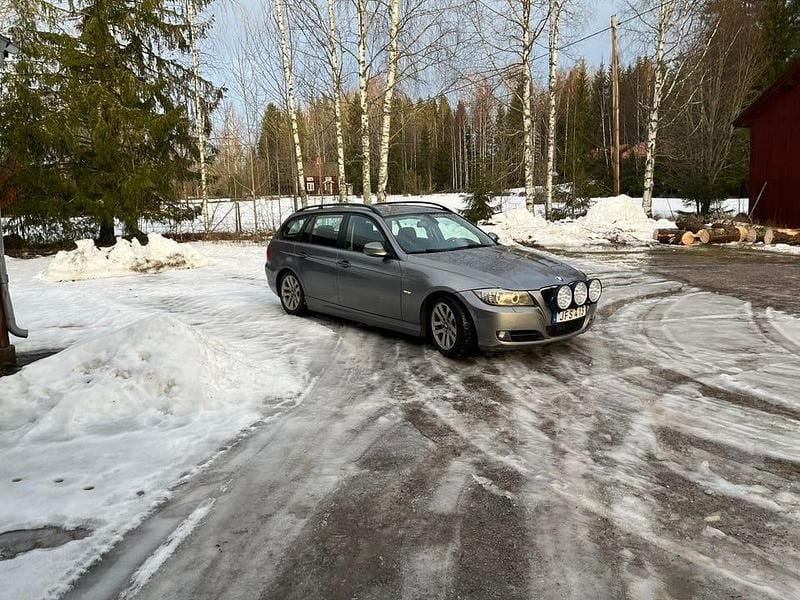 Begagnad 2010 BMW 320 Kombi | 65 000 kr (Marknadspris) - Bild 1/4
