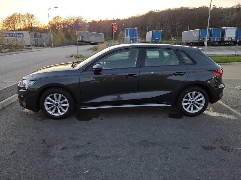 Begagnad Audi A3 150 HK (110 kW) 2022 Gunmetal / metalic Sedan