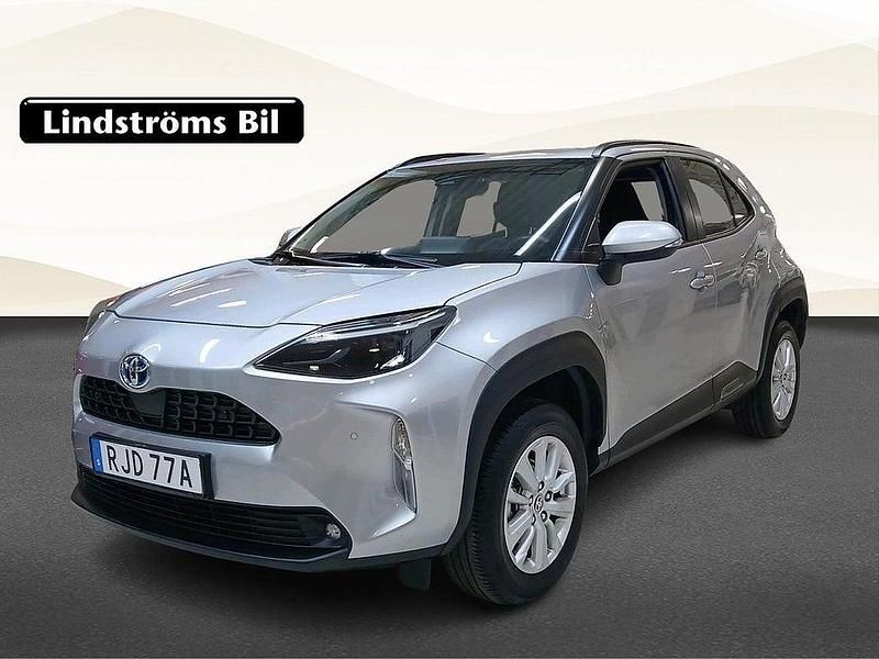 Silver Begagnad 2024 Toyota Yaris Cross Active SUV | 259 900 kr (Marknadspris) - Bild 1/3