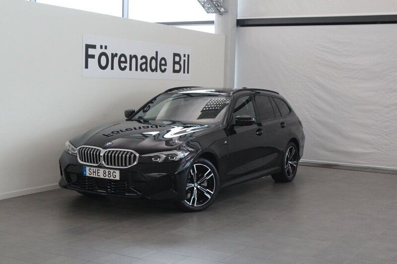 Svart Begagnad 2024 BMW 330e M Sport Kombi | 609 000 kr (Marknadspris) - Bild 1/4