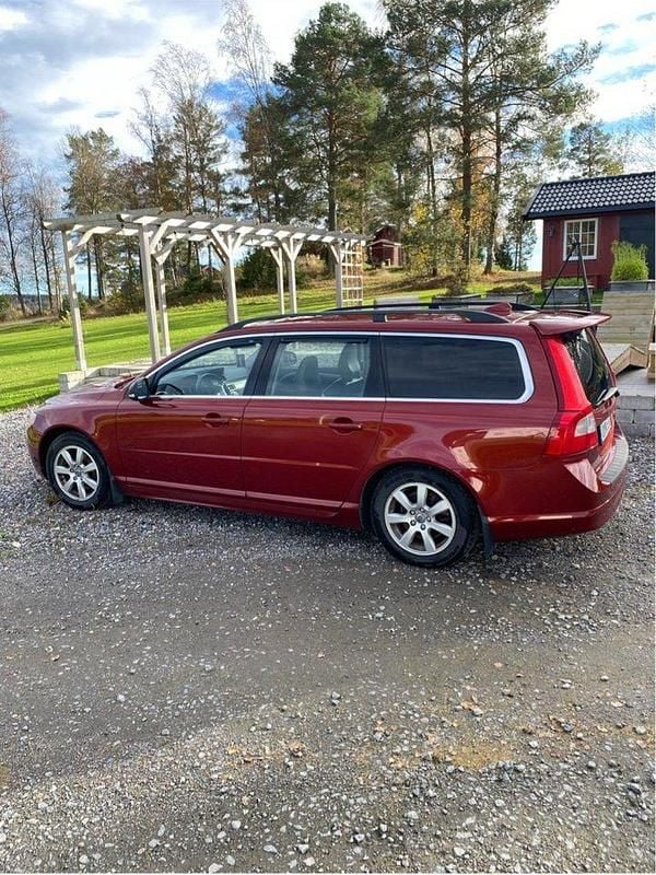 Röd Begagnad 2012 Volvo V70 Momentum Kombi | 68 000 kr (Marknadspris) - Bild 1/4