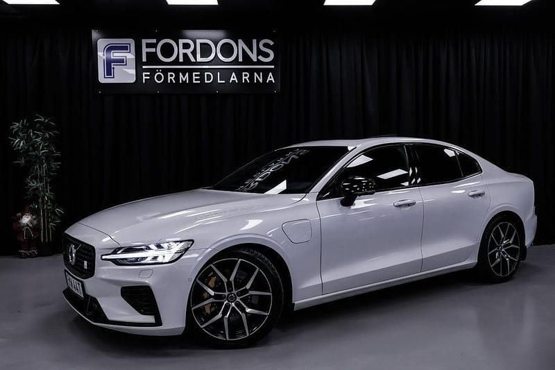Begagnad Volvo S60 R-Design 405 HK (297 kW) 2021 Vit Sedan