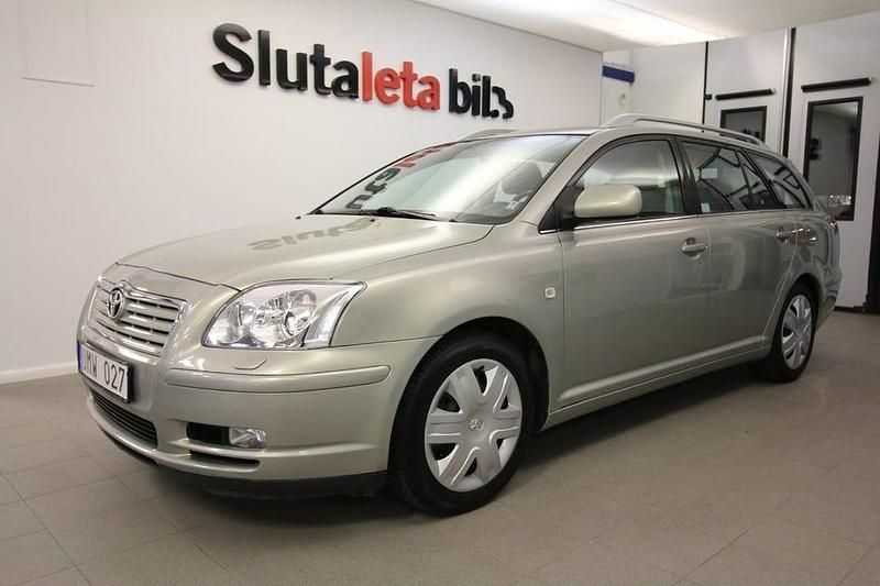 Ljusgrön Begagnad 2003 Toyota Avensis Kombi | 49 900 kr (Lite dyr) - Bild 1/4