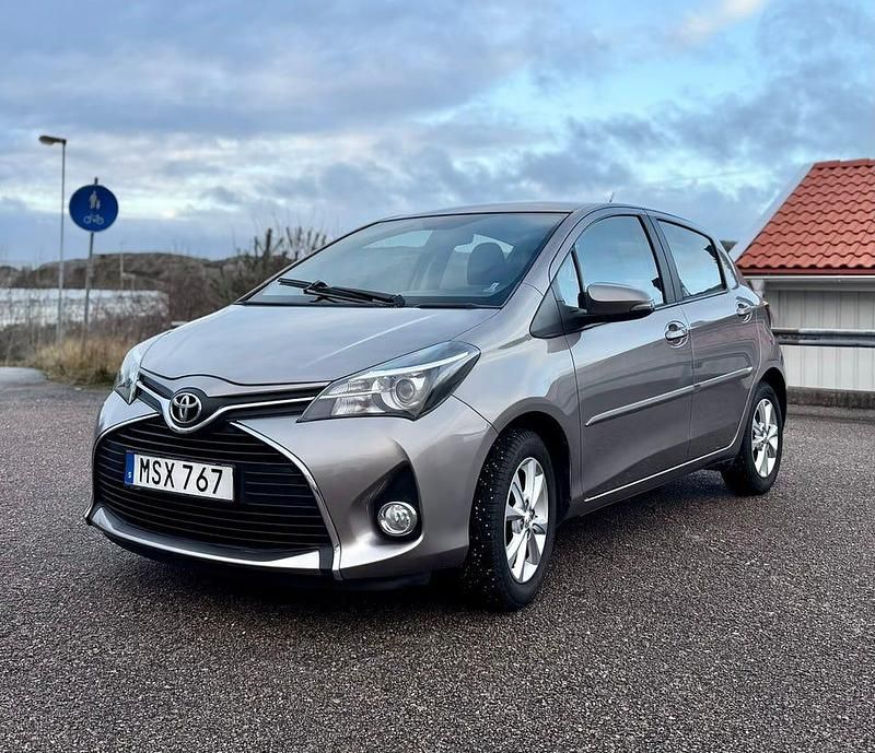 Begagnad 2015 Toyota Yaris Halvkombi | 99 000 kr (Marknadspris) - Bild 1/4