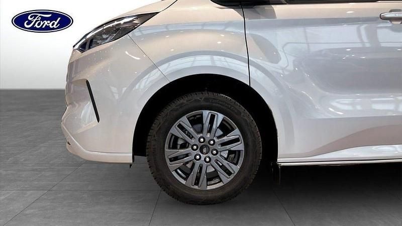 Begagnad Ford Tourneo Titanium 170 HK (125 kW) 2024 Grå