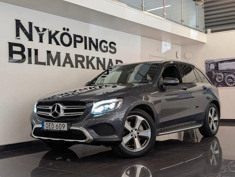 Grå Begagnad 2016 Mercedes GLC250 SUV | 199 900 kr (Lite dyr) - Bild 1/4