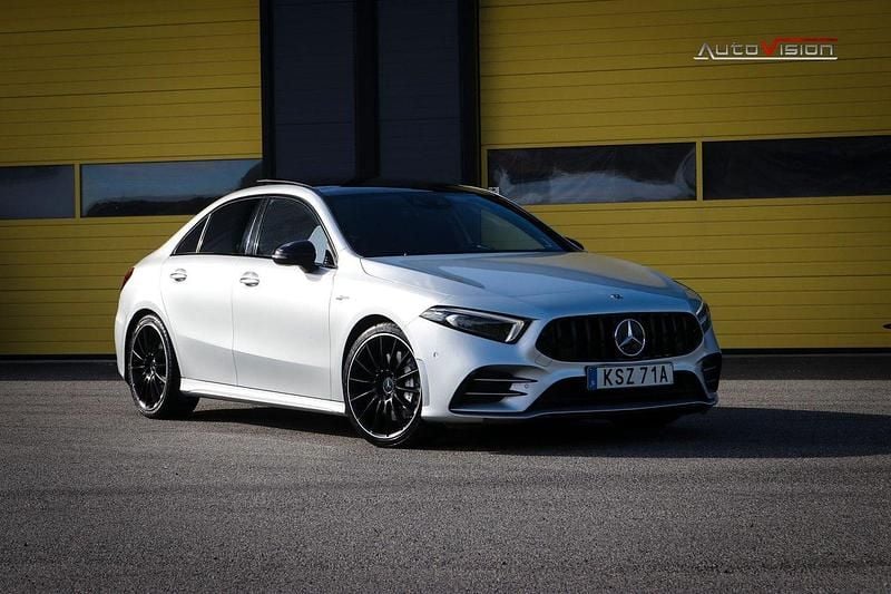 Silver Begagnad 2019 Mercedes A35 AMG AMG Sedan | 369 900 kr (Marknadspris) - Bild 1/4