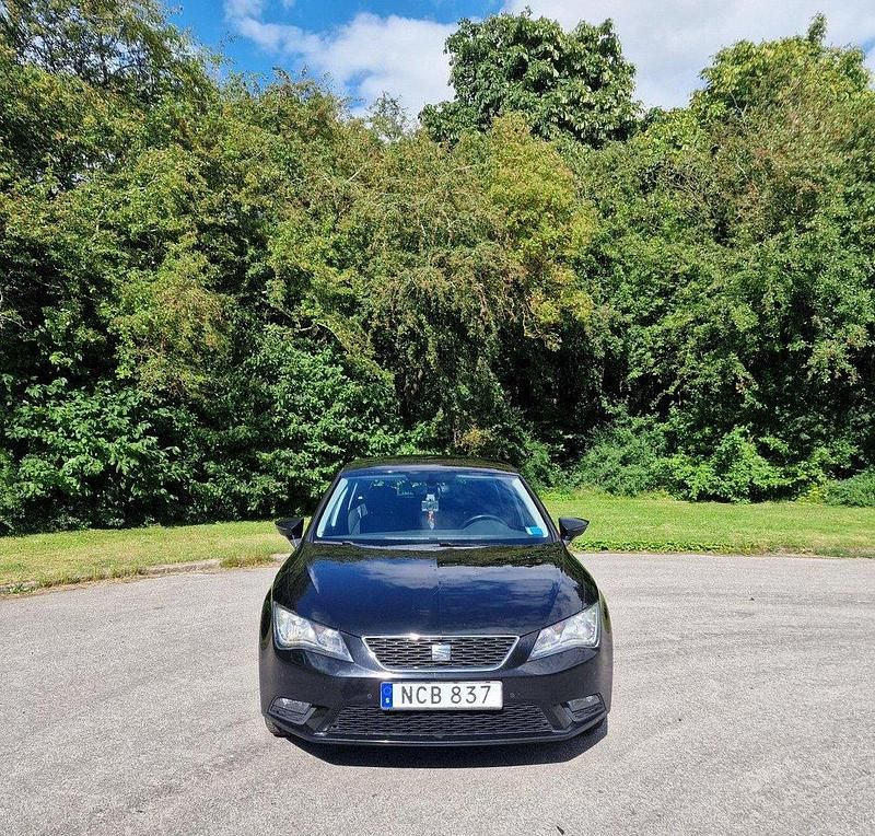 Svart Begagnad 2016 Seat Leon Halvkombi | 105 000 kr (Marknadspris) - Bild 1/4