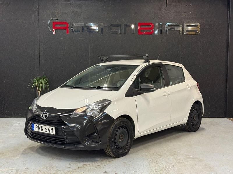 Vit Begagnad 2020 Toyota Yaris Multidrive S Halvkombi | 75 000 kr - Bild 1/4