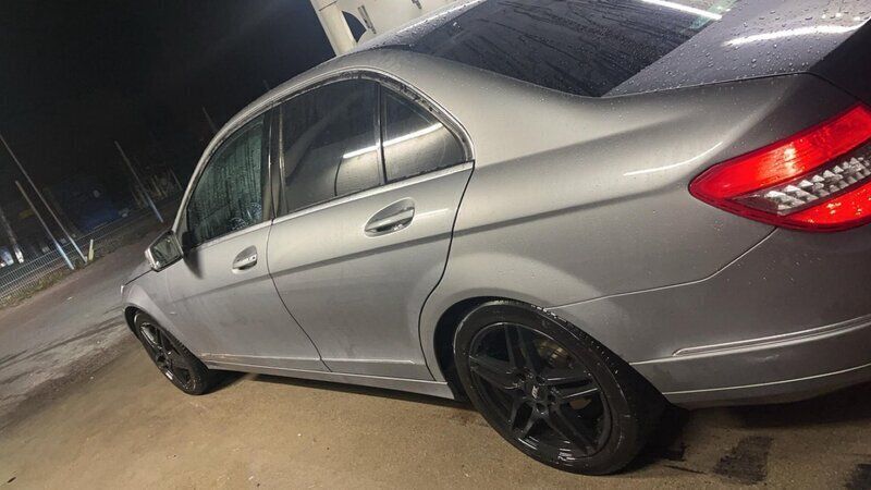 Silver Begagnad 2011 Mercedes C180 Avantgarde Sedan | 89 000 kr (Bra pris) - Bild 1/2