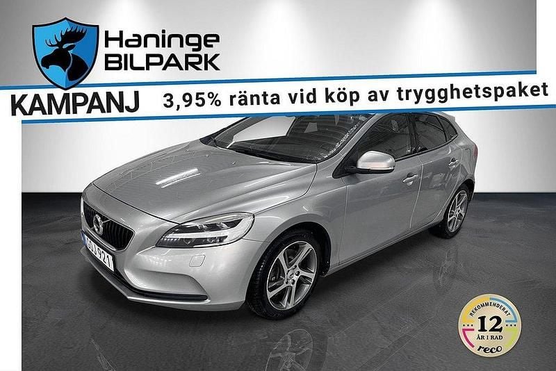 Silver Begagnad 2017 Volvo V40 Momentum Kombi | 149 900 kr (Marknadspris) - Bild 1/2