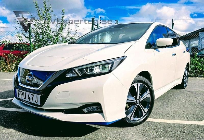 Vit Begagnad 2020 Nissan Leaf 360º Halvkombi | 199 000 kr (Marknadspris) - Bild 1/4