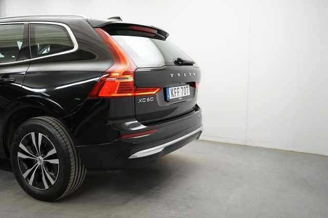 Begagnad Volvo XC60 Core 355 HK (261 kW) 2022 Svart SUV