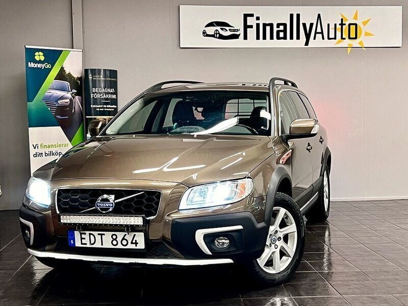 Brun Begagnad 2016 Volvo XC70 Standard SUV | 174 900 kr (Bra pris) - Bild 1/4