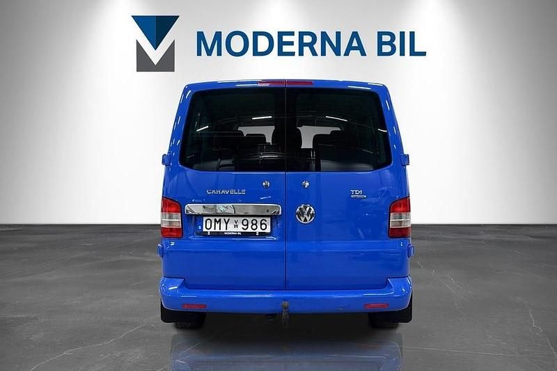 Begagnad VW Caravelle Comfortline 174 HK (127 kW) 2006 Blå Minibuss