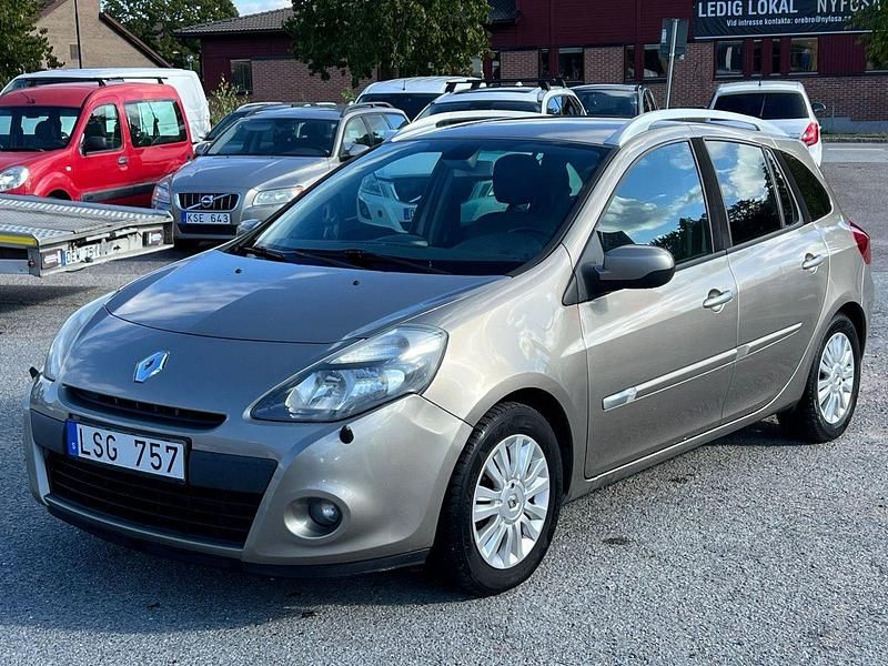 Ljusbrun Begagnad 2011 Renault Clio GrandTour Kombi | 24 900 kr (Marknadspris) - Bild 1/4