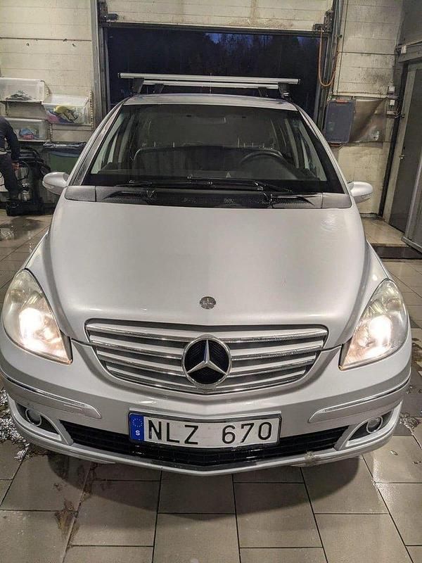 Silver Begagnad 2007 Mercedes B170 Minibuss | 48 000 kr (Dyr) - Bild 1/4
