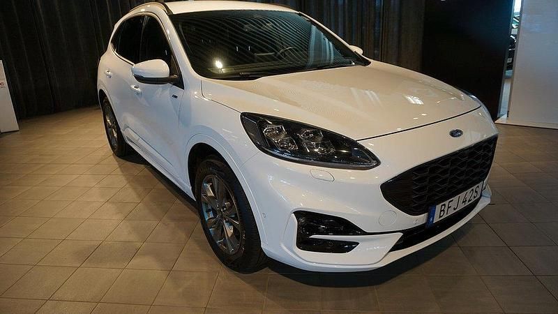 Vit Begagnad 2022 Ford Kuga Business Edition SUV | 298 900 kr - Bild 1/4