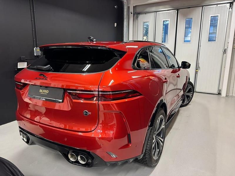 Begagnad Jaguar F-Pace SVR 550 HK (404 kW) 2024 Sangoilla orange SUV